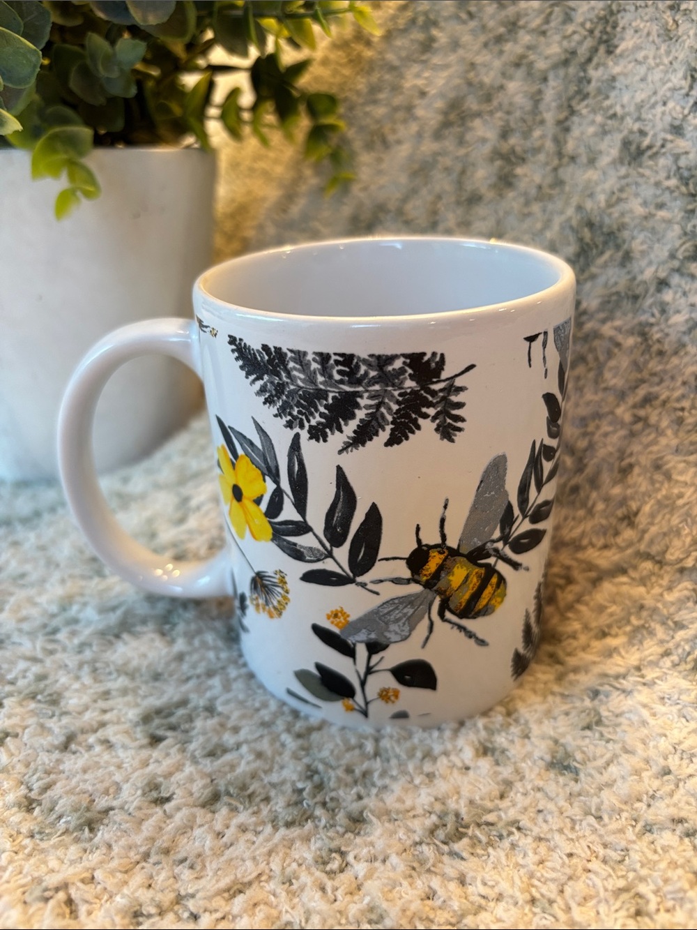 Royal Norfolk Floral Bee Ceramic Coffee Mug Resale 16oz.